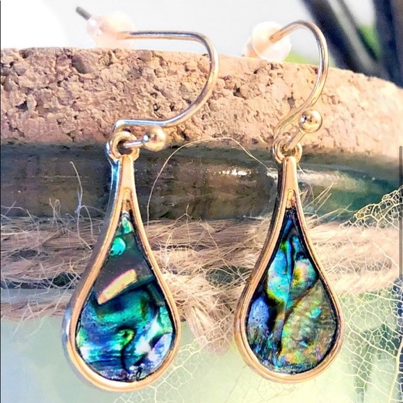Beautiful Gold tone women’s teardrop abalone shell dangle earrings - Picture 4 of 8